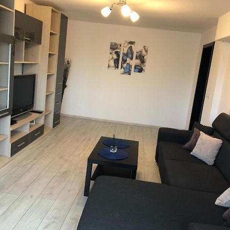 Apartament Modern Targoviste In Regim Hotelier Екстериор снимка