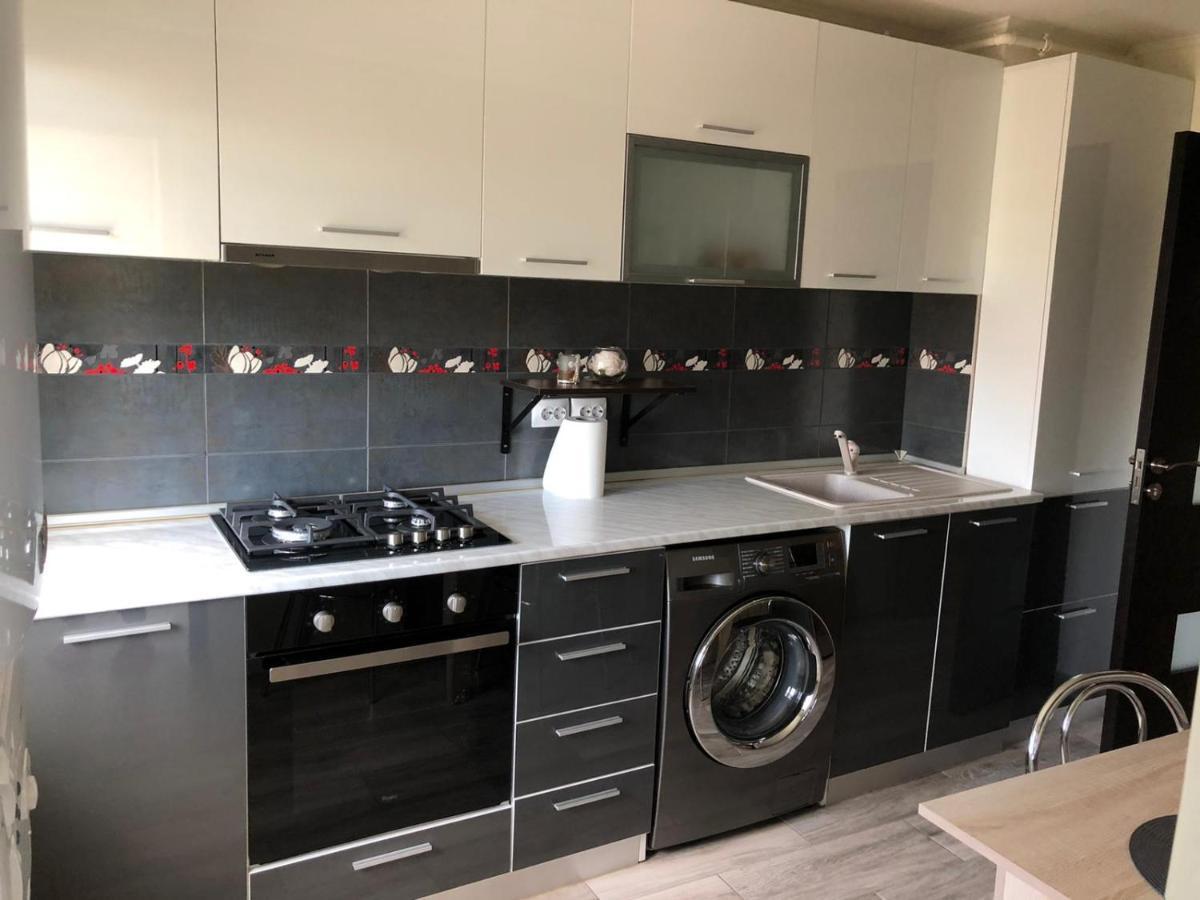 Apartament Modern Targoviste In Regim Hotelier Екстериор снимка