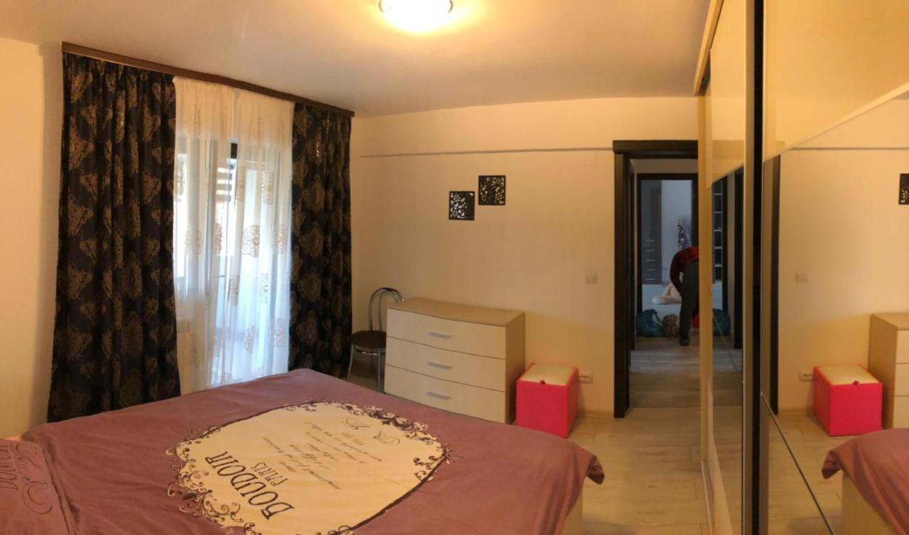 Apartament Modern Targoviste In Regim Hotelier Екстериор снимка